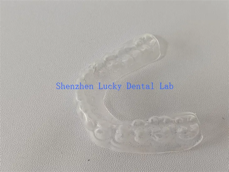 Laboratorio dental de la bandeja de blanqueo