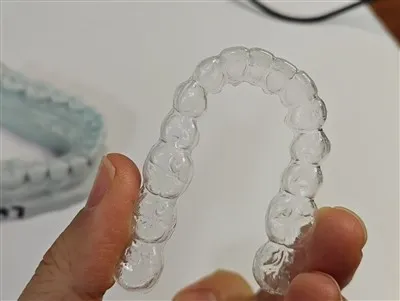 Retenedor transparente sin brackets